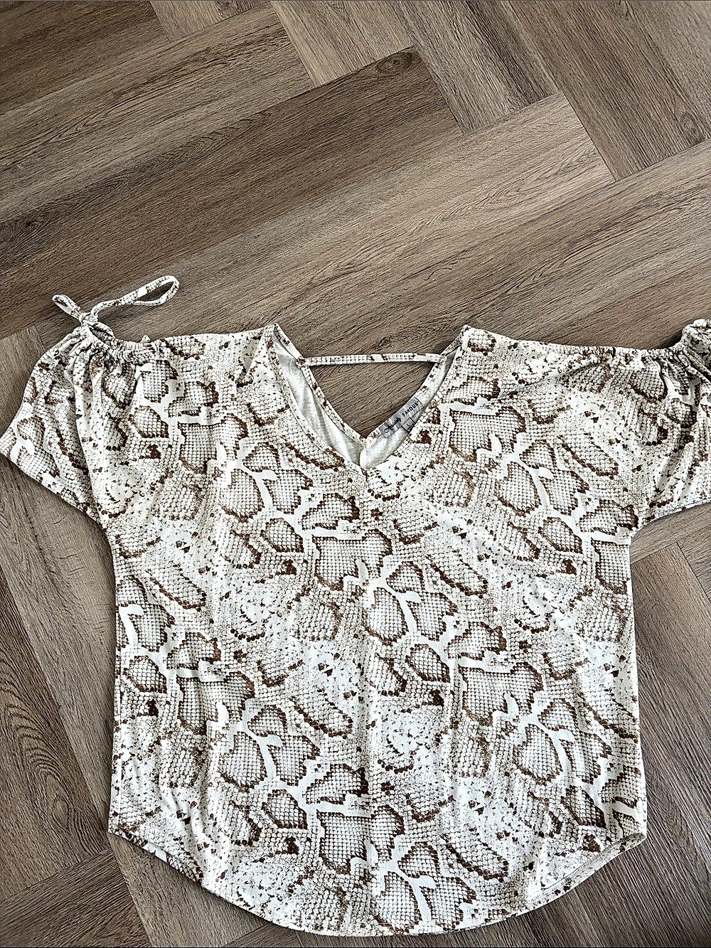 Absolutely Famous Animal Print Short Sleeve Blouse in White & Brown